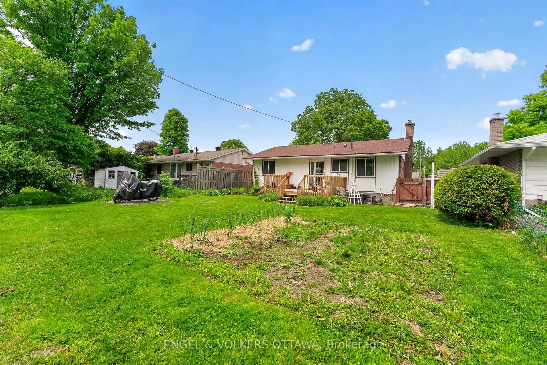 Photo 21 of 2548 Hanlon Avenue, Ottawa, Queensway Terrace North — HOMEH
