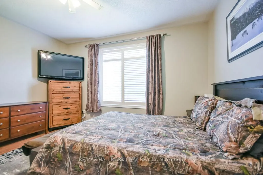 Photo 16 of 34 Meadowood Drive, Wasaga Beach — HOMEH