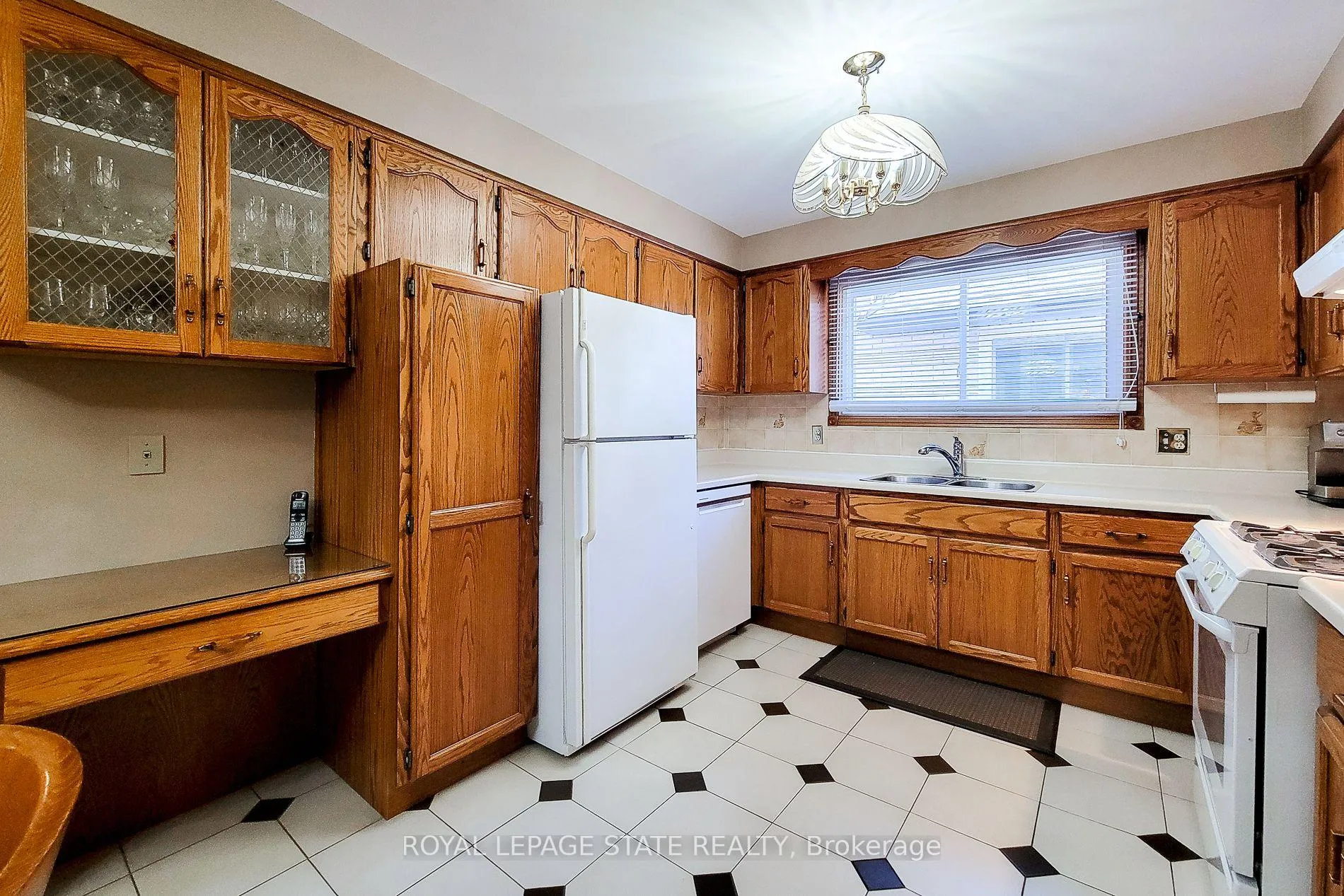 Photo 23 of 56 Teak Street, Hamilton, Stoney Creek — HOMEH