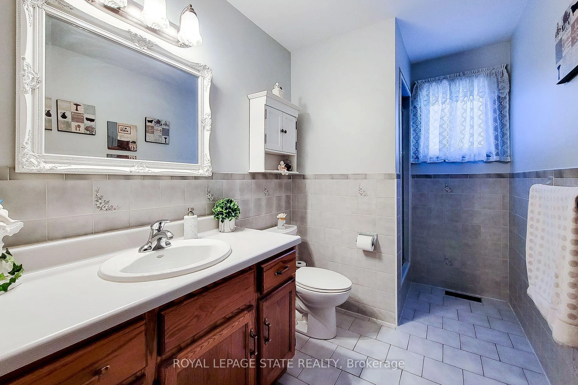 Photo 33 of 56 Teak Street, Hamilton, Stoney Creek — HOMEH