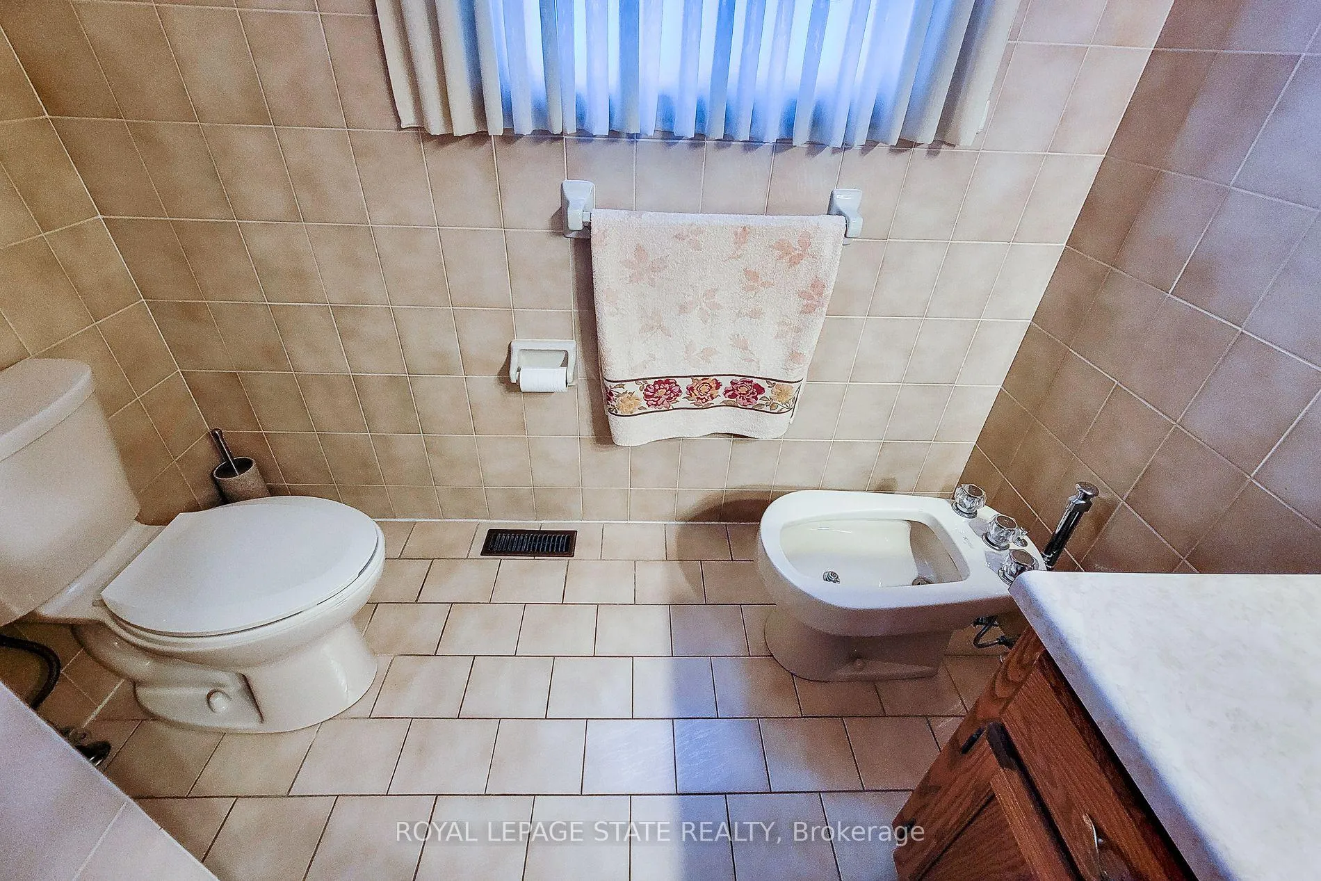 Photo 40 of 56 Teak Street, Hamilton, Stoney Creek — HOMEH
