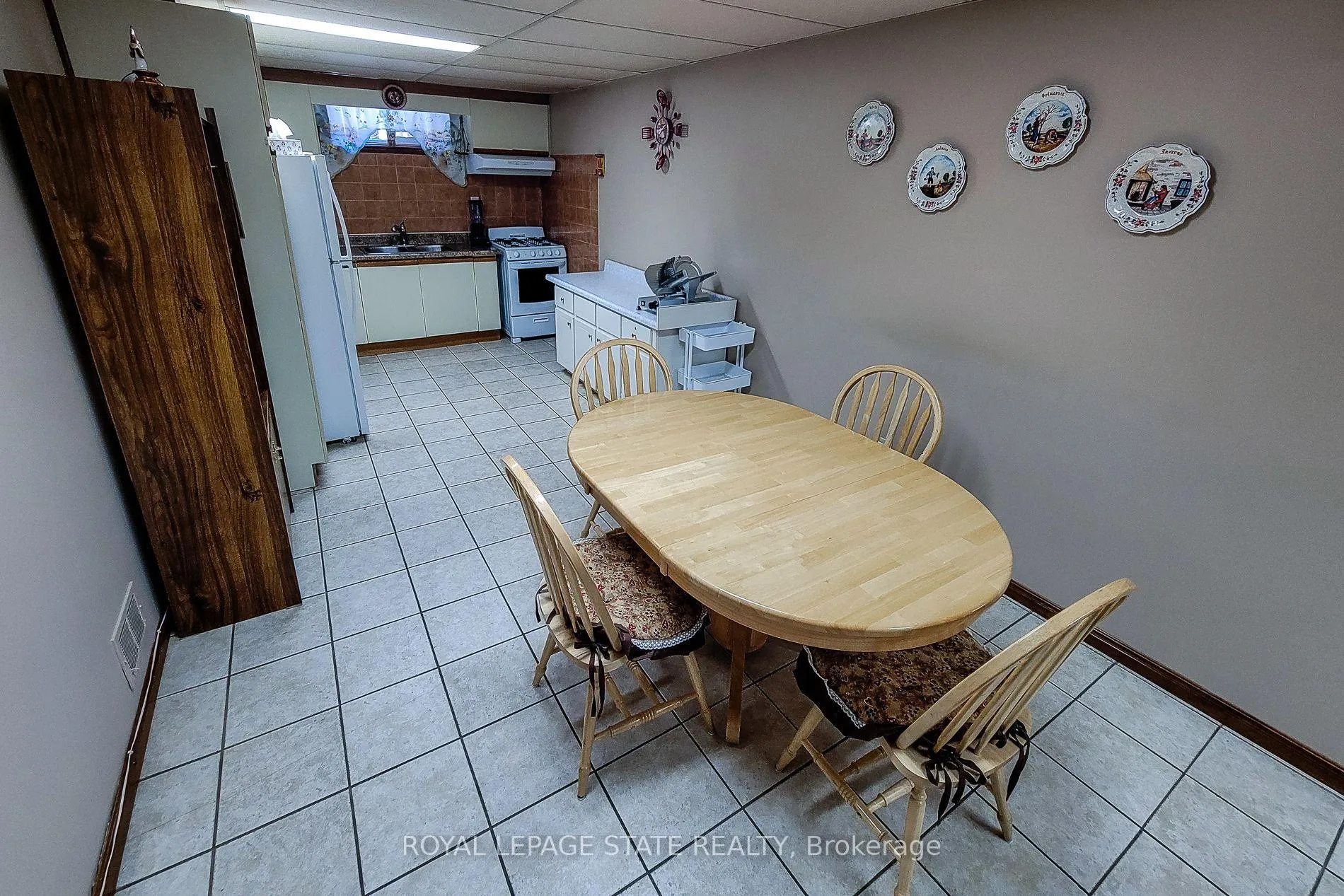 Photo 45 of 56 Teak Street, Hamilton, Stoney Creek — HOMEH