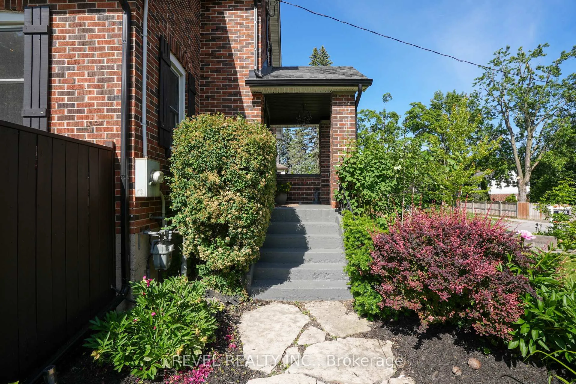 Photo 3 of 36 Dalton Street, Barrie, City Centre — HOMEH