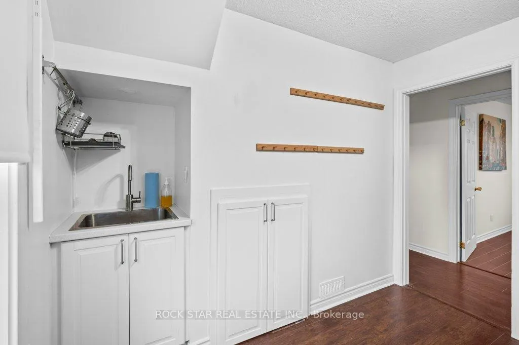 Photo 3 of Unit Upper, 15 Melrose Avenue N, Hamilton, Stipley — HOMEH