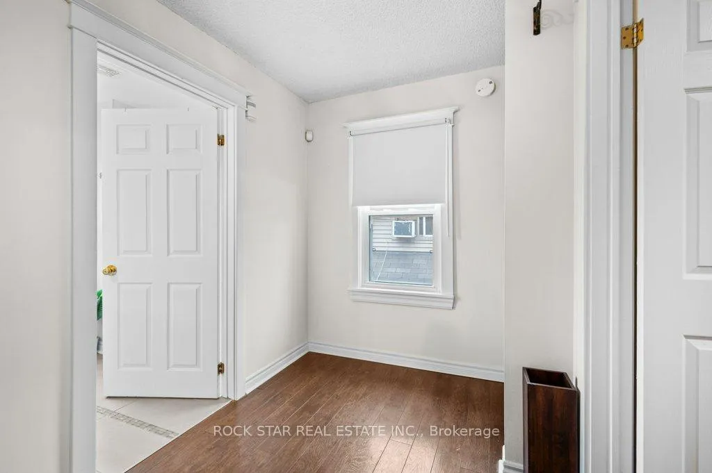 Photo 4 of Unit Upper, 15 Melrose Avenue N, Hamilton, Stipley — HOMEH