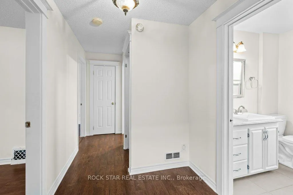 Photo 5 of Unit Upper, 15 Melrose Avenue N, Hamilton, Stipley — HOMEH