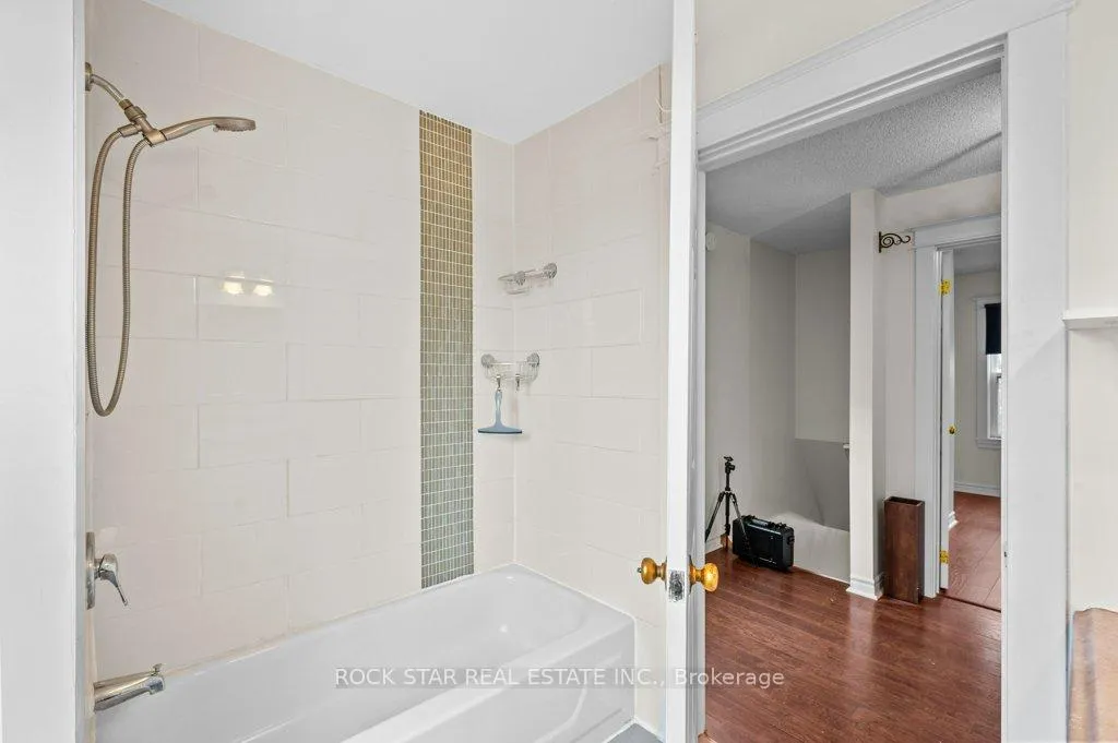 Photo 14 of Unit Upper, 15 Melrose Avenue N, Hamilton, Stipley — HOMEH
