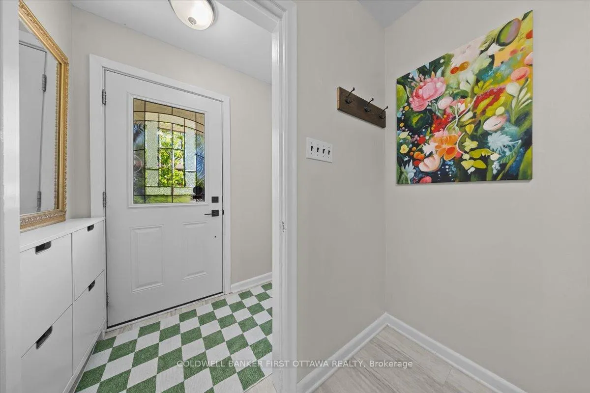 Photo 2 of 998 Mossdale Street, Ottawa, Queensway Terrace North — HOMEH
