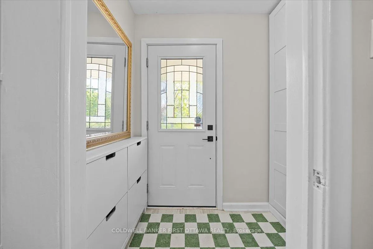 Photo 3 of 998 Mossdale Street, Ottawa, Queensway Terrace North — HOMEH
