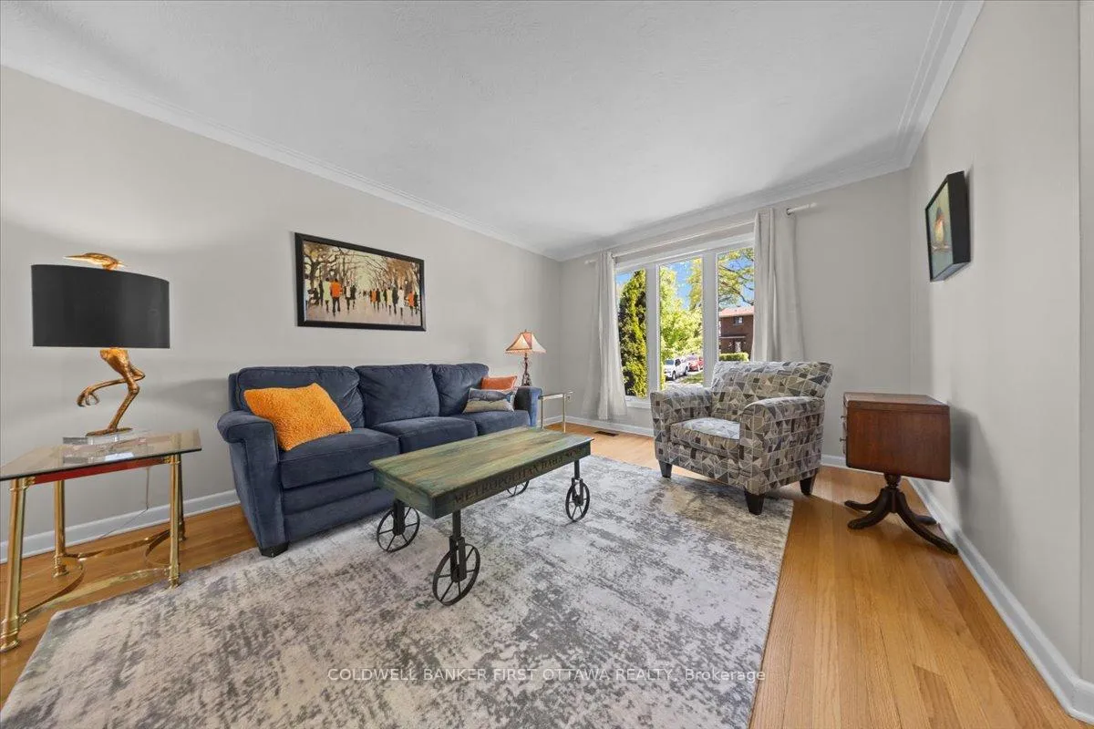Photo 4 of 998 Mossdale Street, Ottawa, Queensway Terrace North — HOMEH