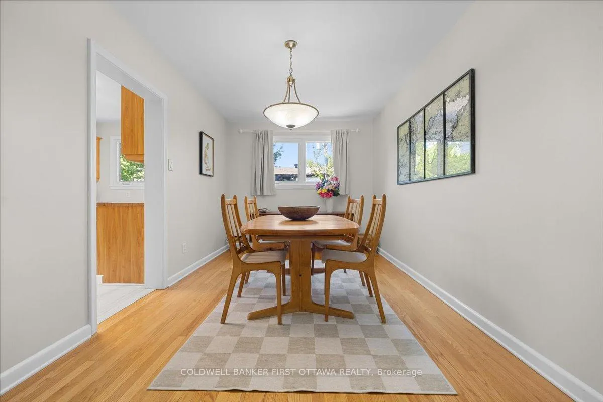 Photo 8 of 998 Mossdale Street, Ottawa, Queensway Terrace North — HOMEH