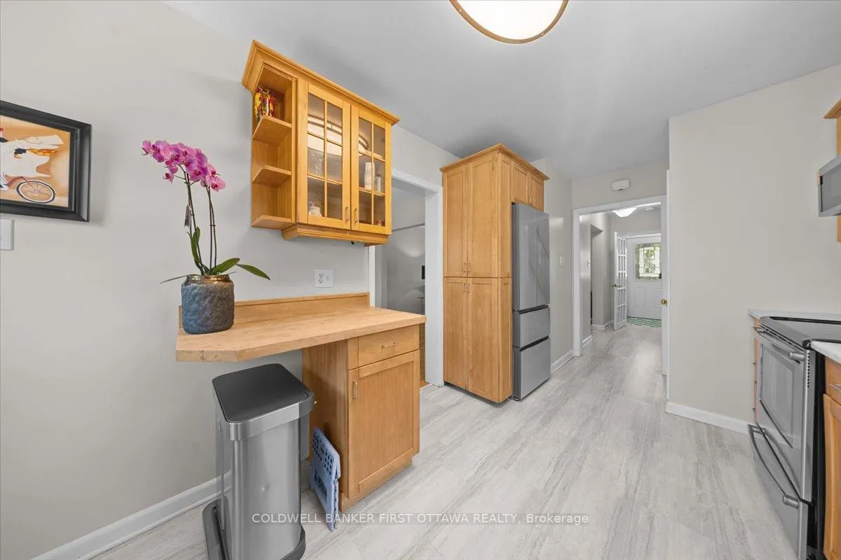 Photo 14 of 998 Mossdale Street, Ottawa, Queensway Terrace North — HOMEH