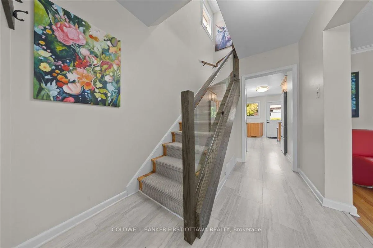 Photo 15 of 998 Mossdale Street, Ottawa, Queensway Terrace North — HOMEH