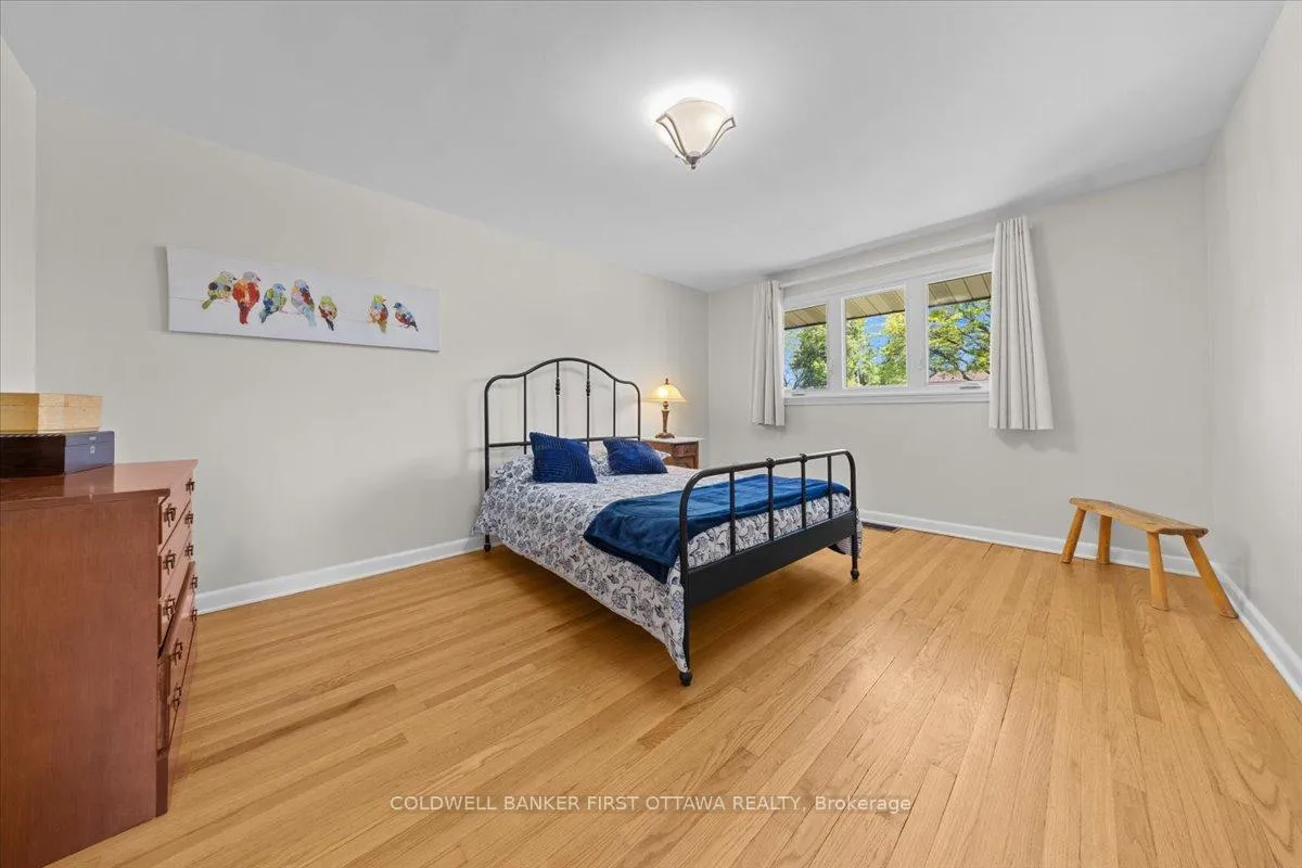 Photo 16 of 998 Mossdale Street, Ottawa, Queensway Terrace North — HOMEH