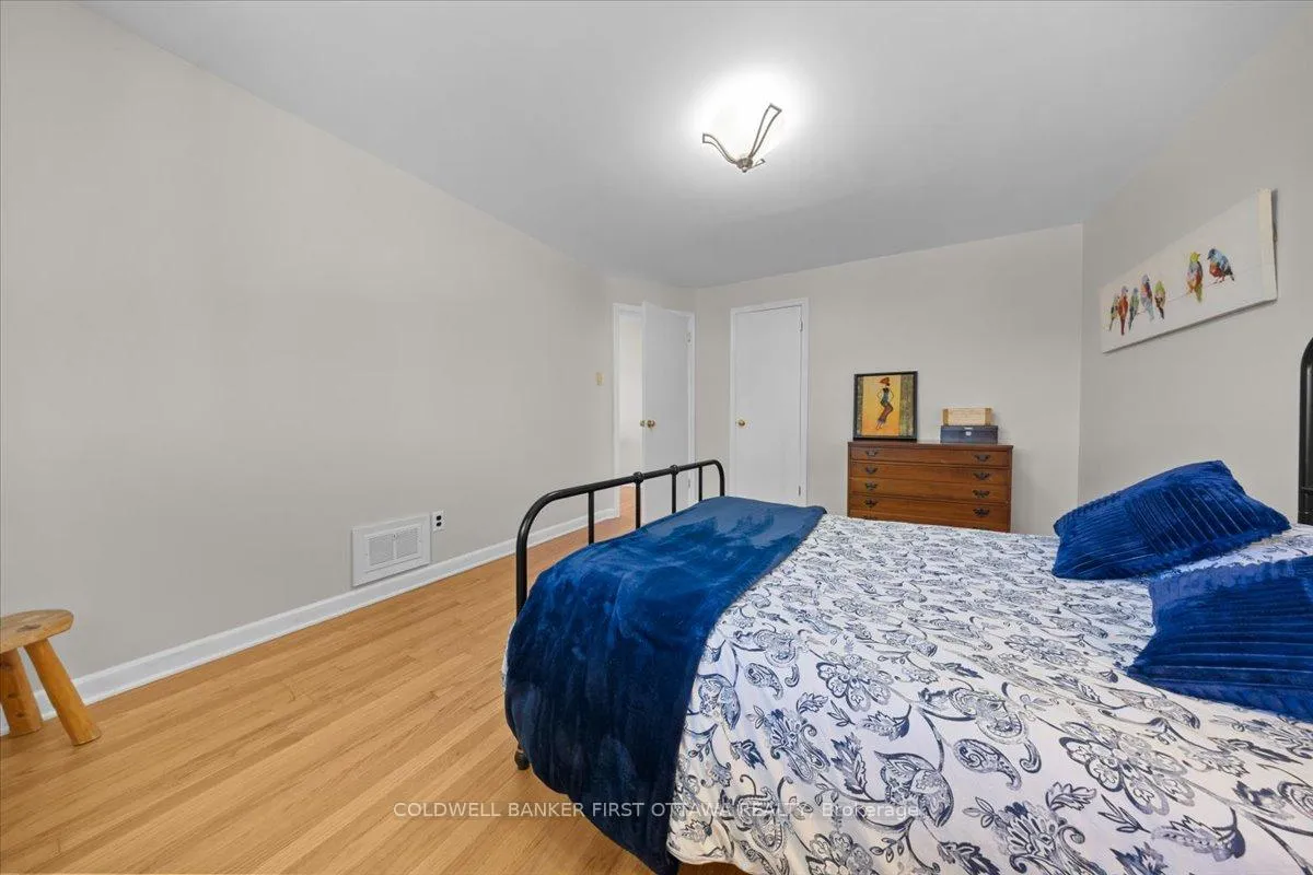 Photo 17 of 998 Mossdale Street, Ottawa, Queensway Terrace North — HOMEH