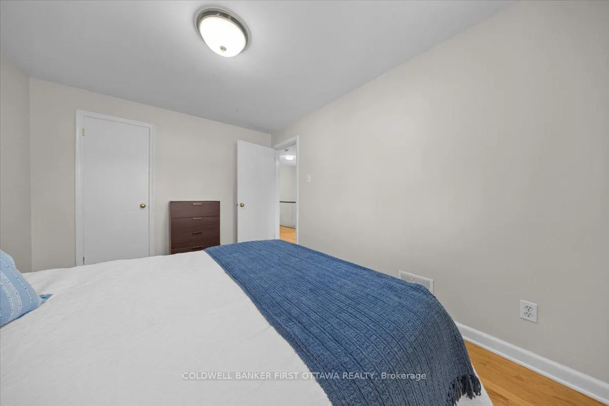 Photo 19 of 998 Mossdale Street, Ottawa, Queensway Terrace North — HOMEH
