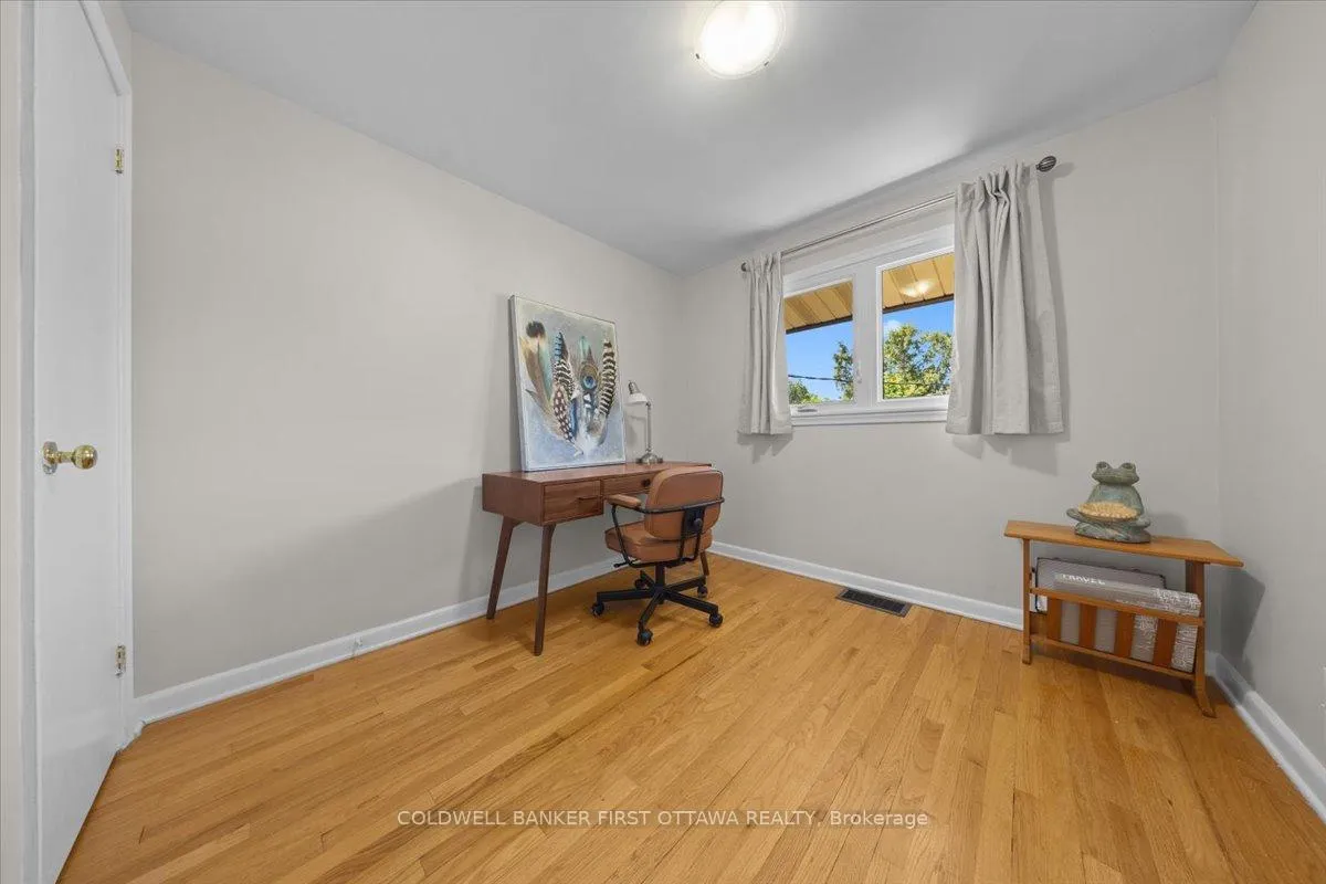 Photo 20 of 998 Mossdale Street, Ottawa, Queensway Terrace North — HOMEH