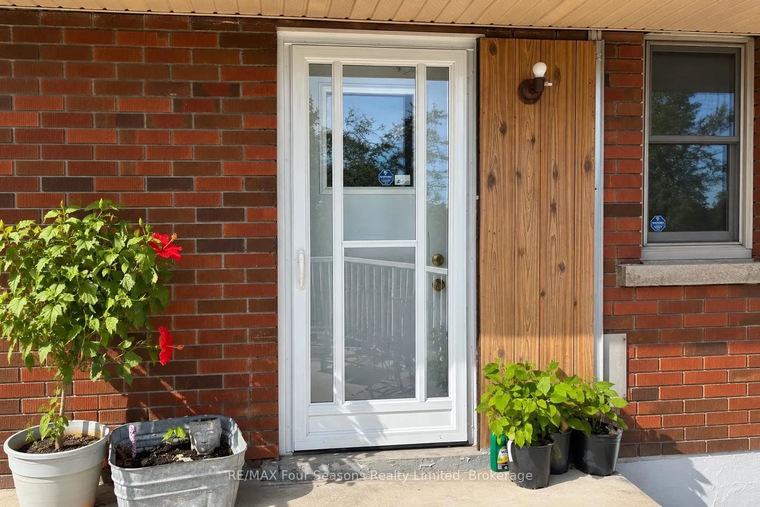 Photo 3 of 23 Camille Court, Hamilton, Huntington — HOMEH