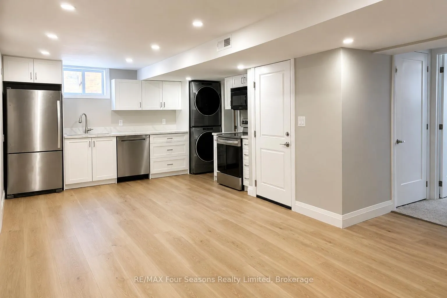 Photo 9 of 23 Camille Court, Hamilton, Huntington — HOMEH