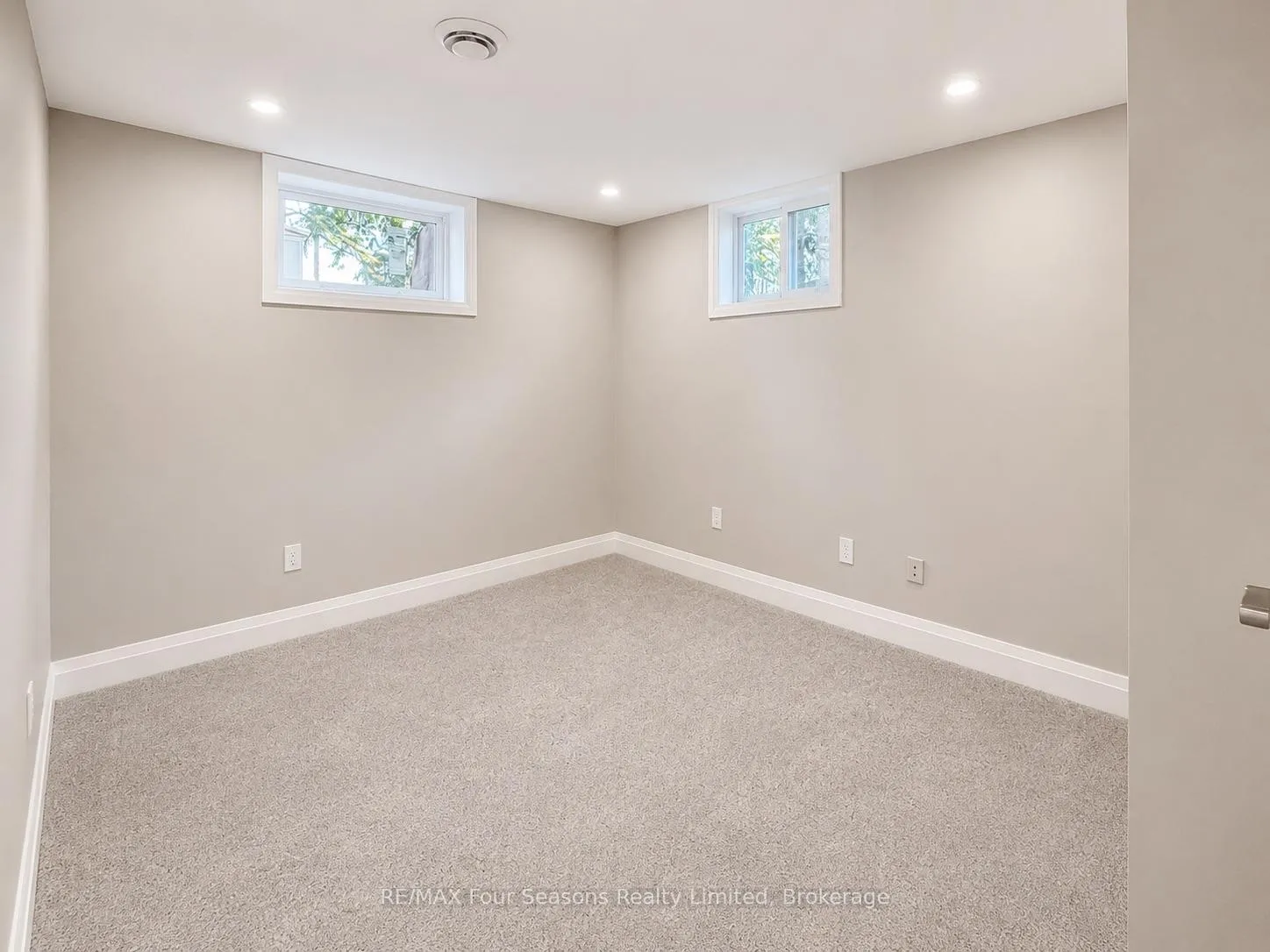 Photo 16 of 23 Camille Court, Hamilton, Huntington — HOMEH