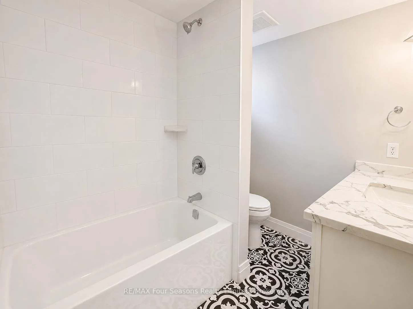 Photo 19 of 23 Camille Court, Hamilton, Huntington — HOMEH