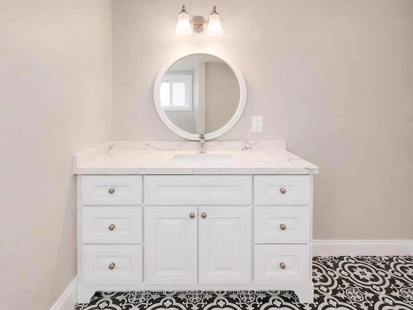 Photo 20 of 23 Camille Court, Hamilton, Huntington — HOMEH