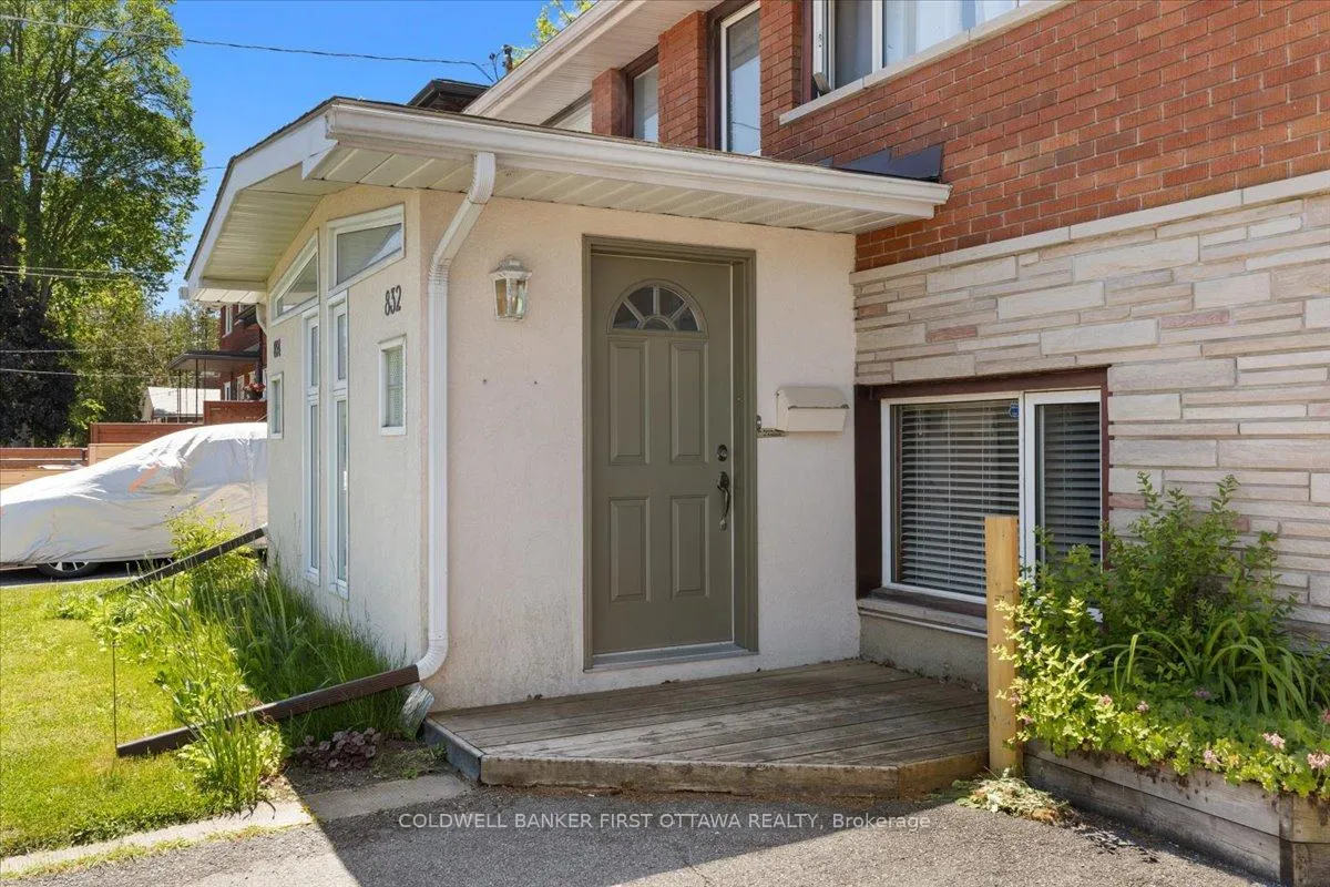 Photo 2 of 832 Ivanhoe Avenue, Ottawa, Queensway Terrace North — HOMEH