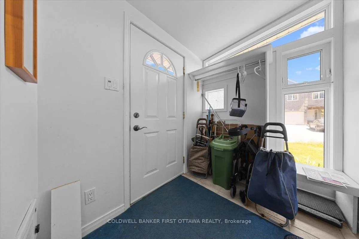 Photo 3 of 832 Ivanhoe Avenue, Ottawa, Queensway Terrace North — HOMEH