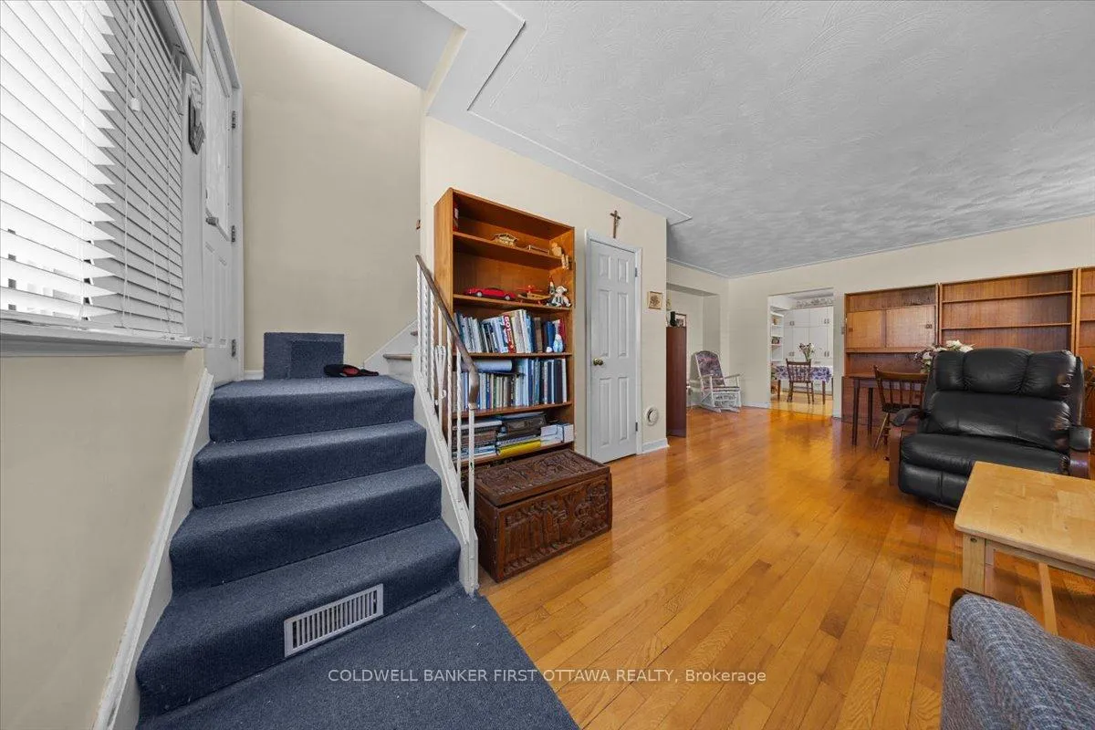 Photo 4 of 832 Ivanhoe Avenue, Ottawa, Queensway Terrace North — HOMEH