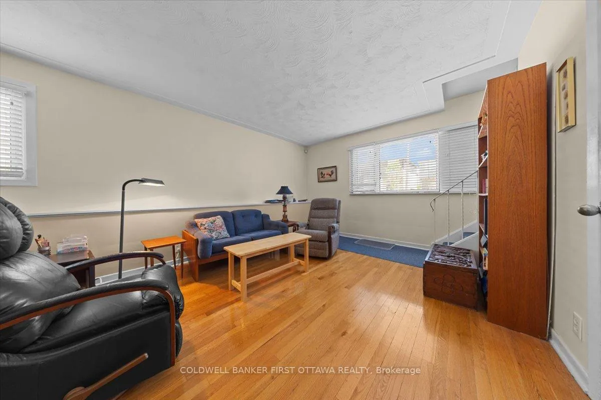 Photo 7 of 832 Ivanhoe Avenue, Ottawa, Queensway Terrace North — HOMEH