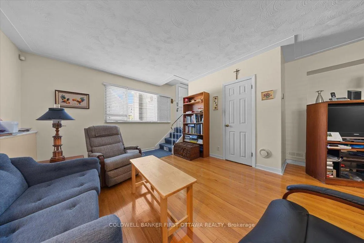 Photo 8 of 832 Ivanhoe Avenue, Ottawa, Queensway Terrace North — HOMEH