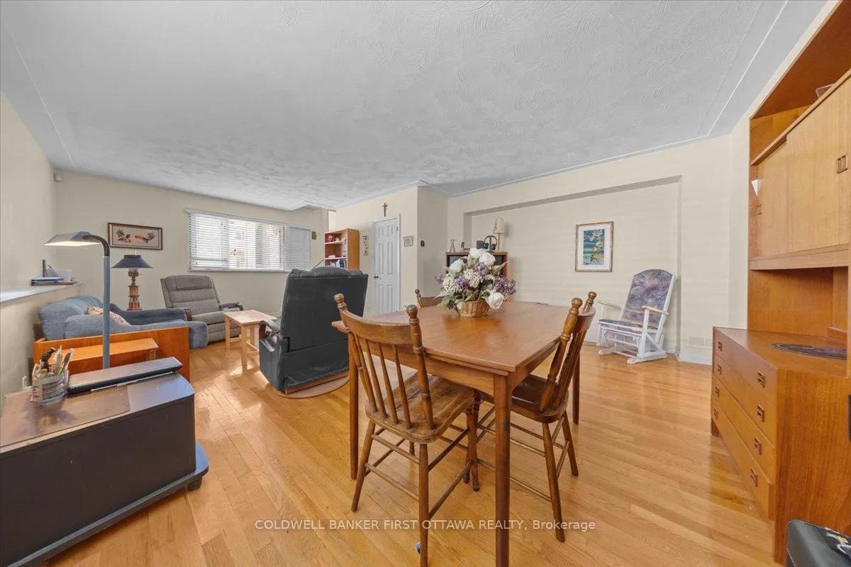 Photo 10 of 832 Ivanhoe Avenue, Ottawa, Queensway Terrace North — HOMEH