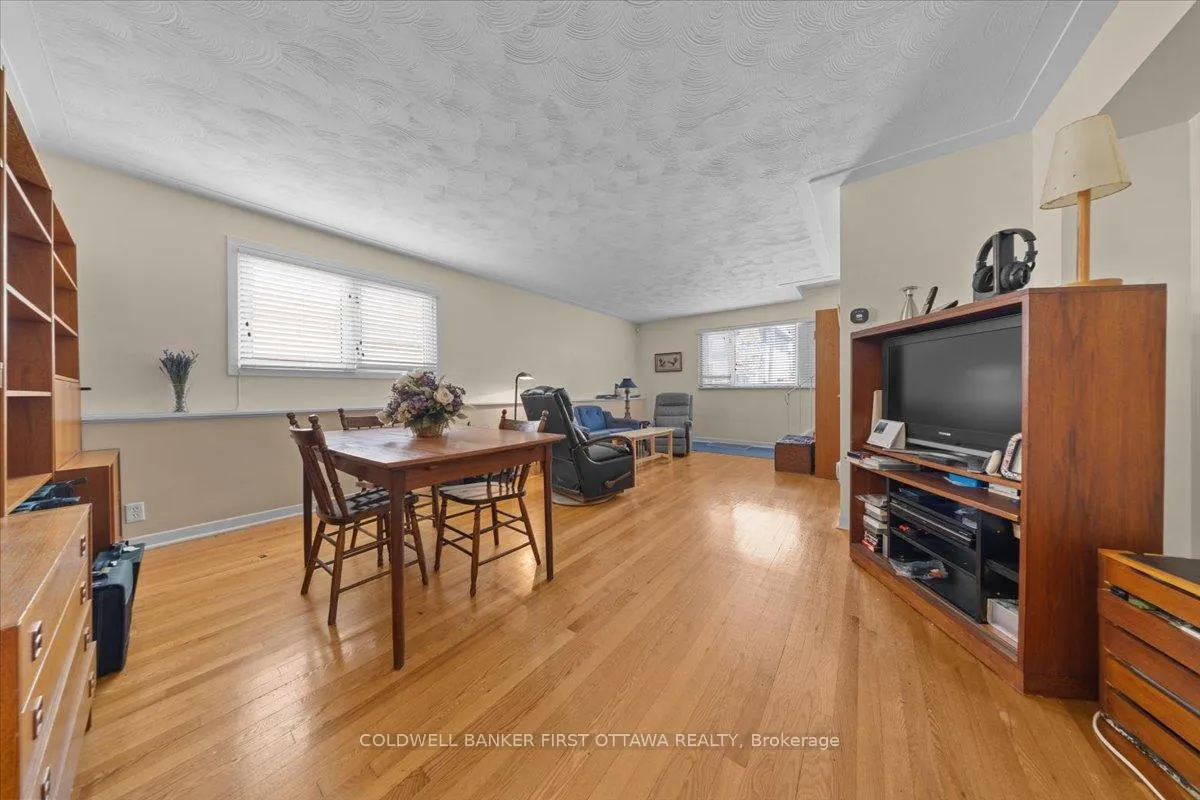 Photo 12 of 832 Ivanhoe Avenue, Ottawa, Queensway Terrace North — HOMEH