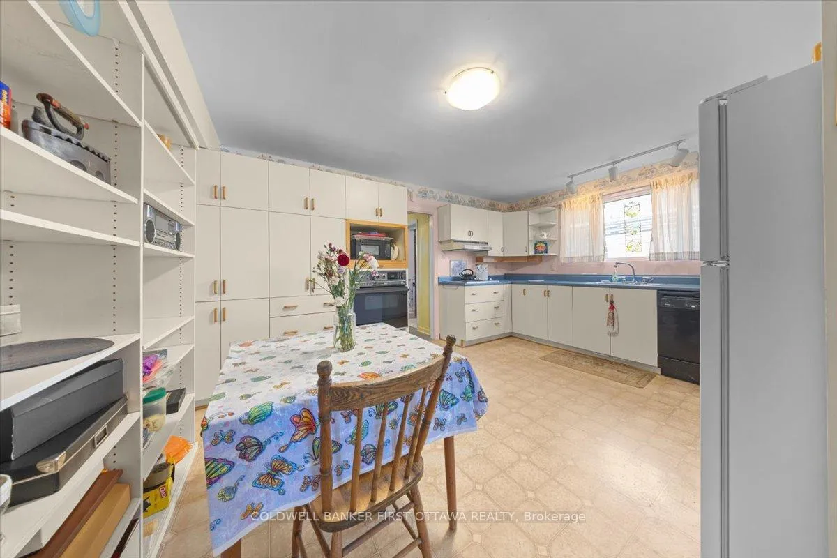 Photo 13 of 832 Ivanhoe Avenue, Ottawa, Queensway Terrace North — HOMEH