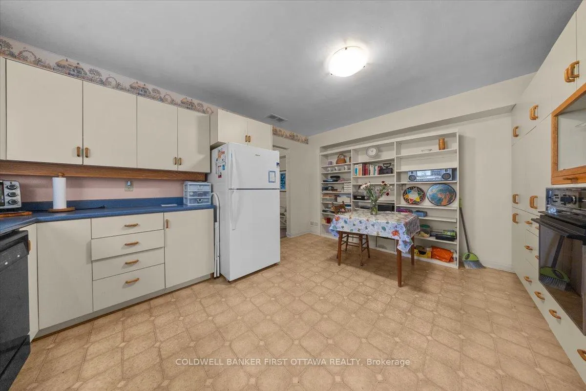 Photo 18 of 832 Ivanhoe Avenue, Ottawa, Queensway Terrace North — HOMEH