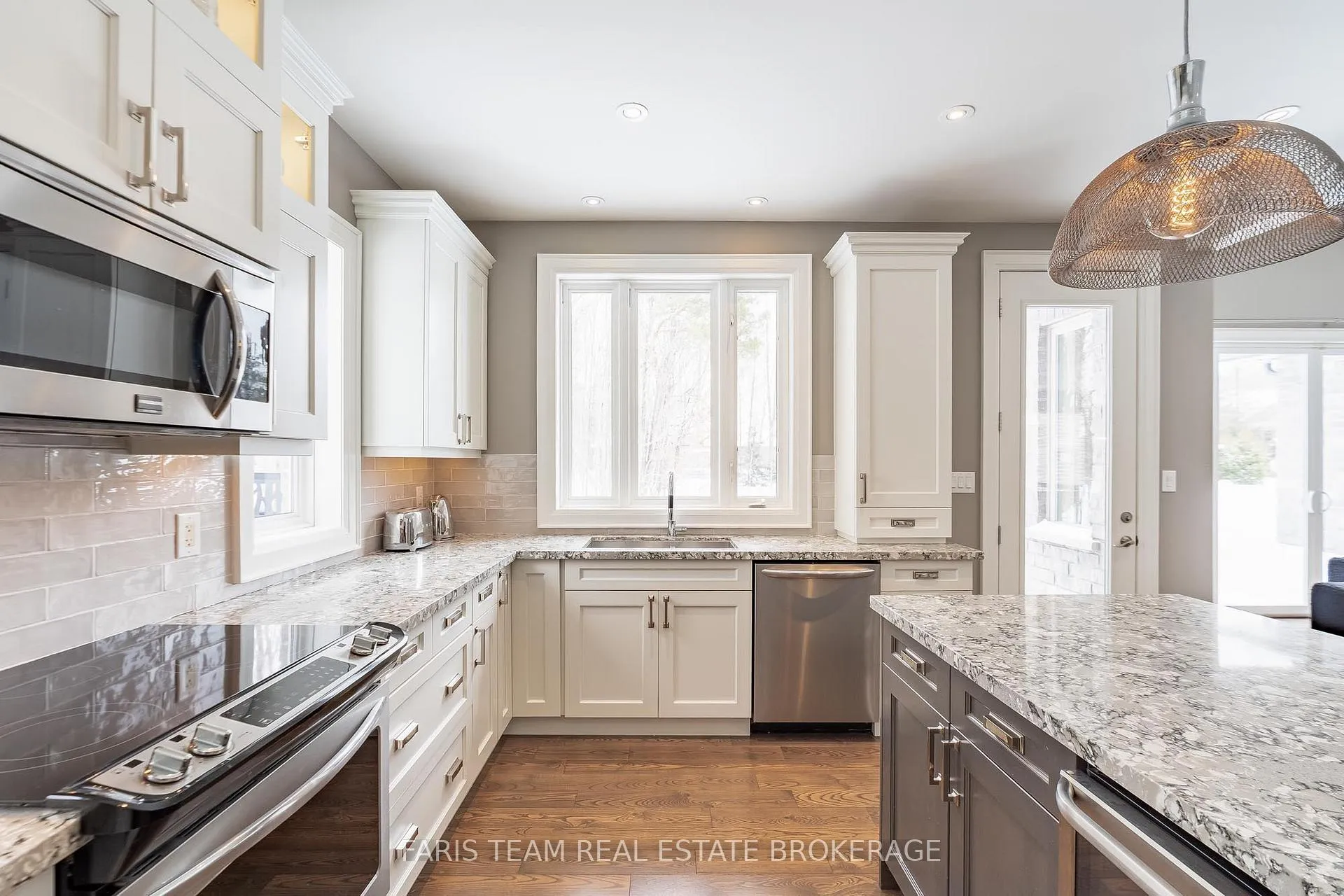 Photo 9 of 142 Mennill Drive, Springwater, Minesing — HOMEH