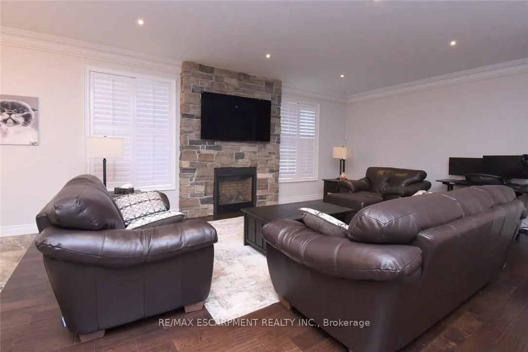 Photo 7 of 708 Winston Road, Grimsby, Grimsby Beach — HOMEH