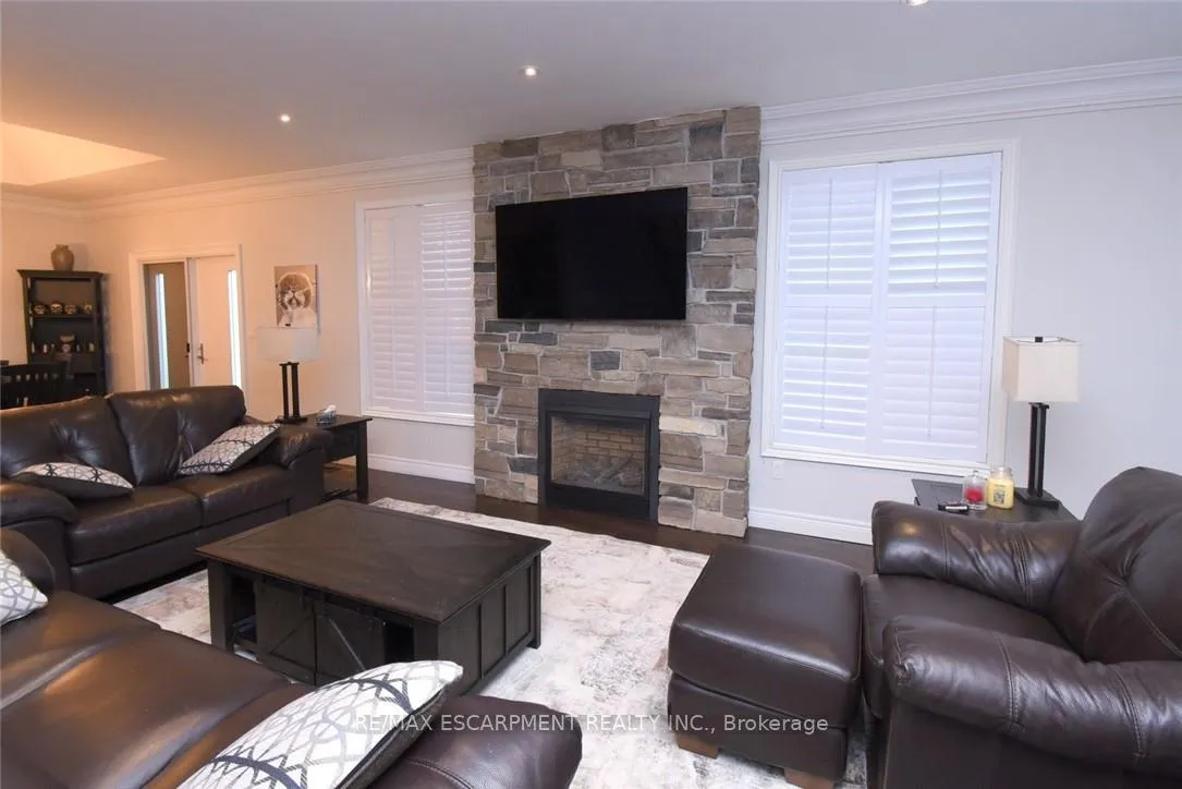 Photo 8 of 708 Winston Road, Grimsby, Grimsby Beach — HOMEH