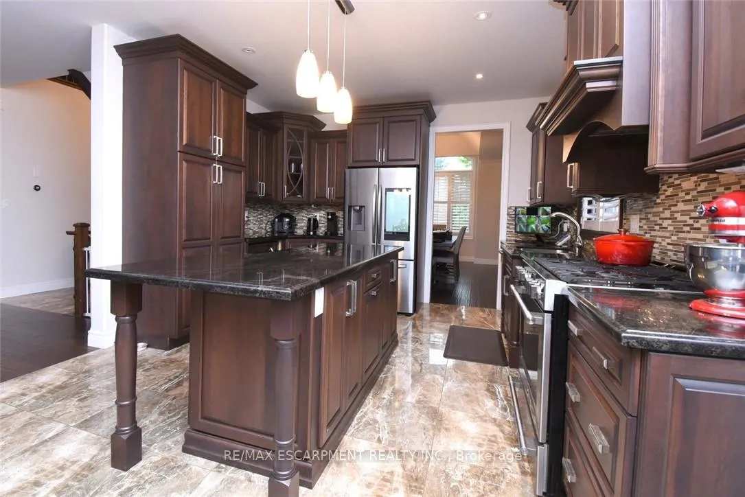 Photo 15 of 708 Winston Road, Grimsby, Grimsby Beach — HOMEH
