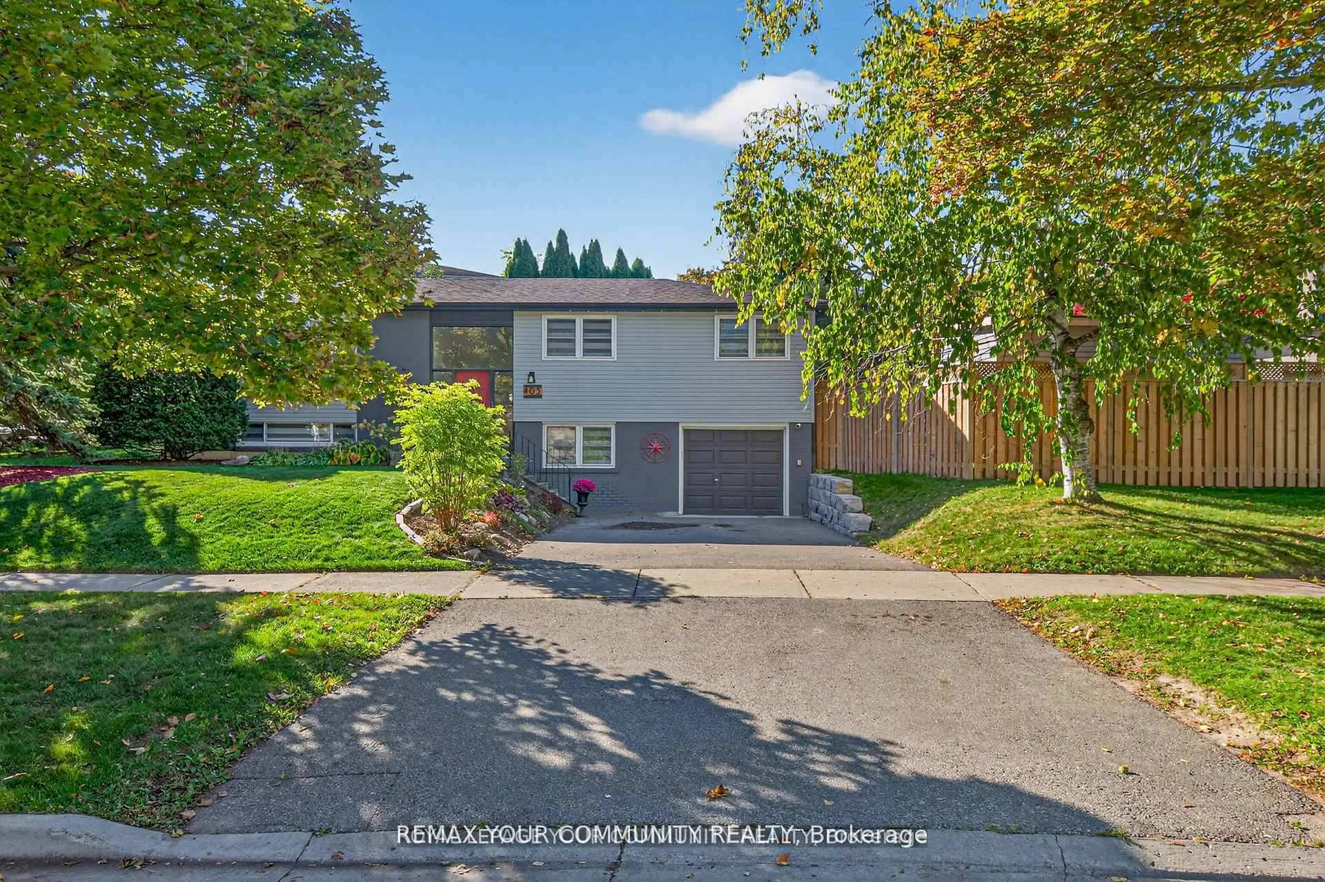 Photo 2 of 105 Orchard Heights Boulevard, Aurora, Aurora Heights — HOMEH