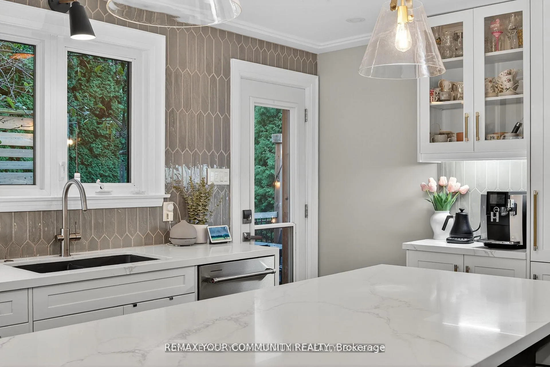 Photo 9 of 105 Orchard Heights Boulevard, Aurora, Aurora Heights — HOMEH