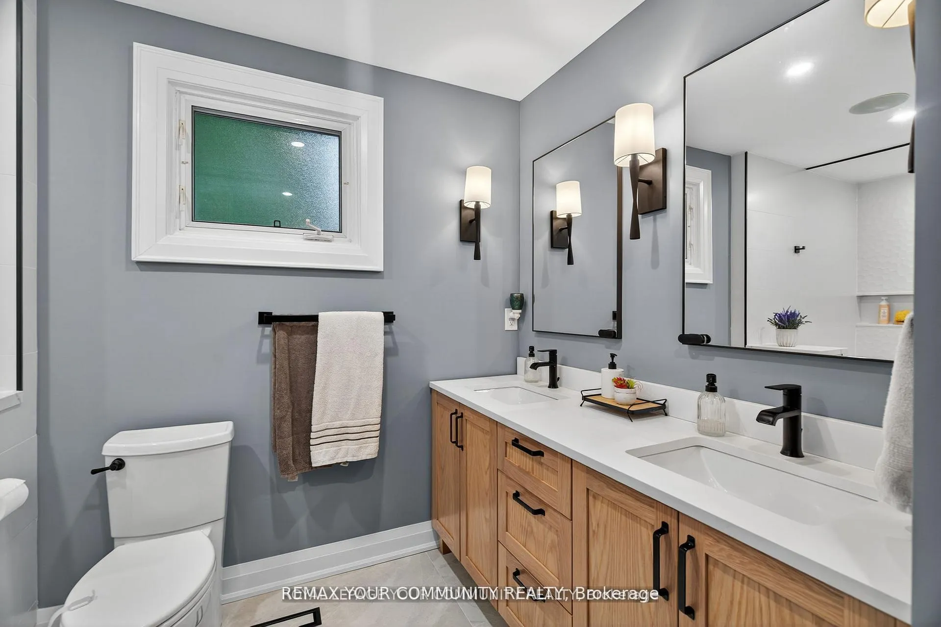 Photo 13 of 105 Orchard Heights Boulevard, Aurora, Aurora Heights — HOMEH