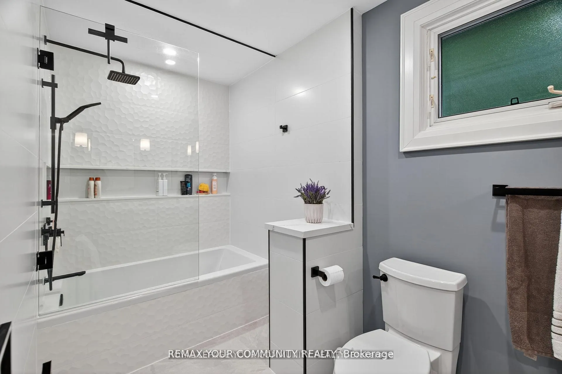 Photo 15 of 105 Orchard Heights Boulevard, Aurora, Aurora Heights — HOMEH