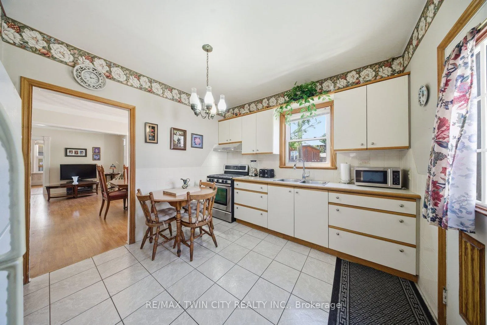Photo 6 of 76 Brock Street, Brantford, Victoria/Arthur — HOMEH