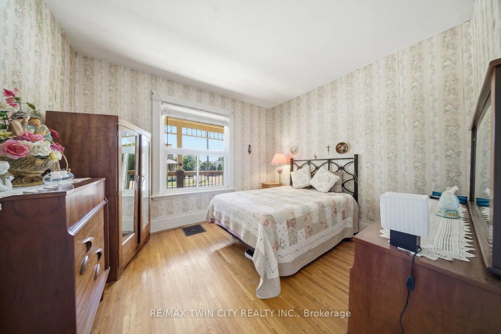 Photo 11 of 76 Brock Street, Brantford, Victoria/Arthur — HOMEH