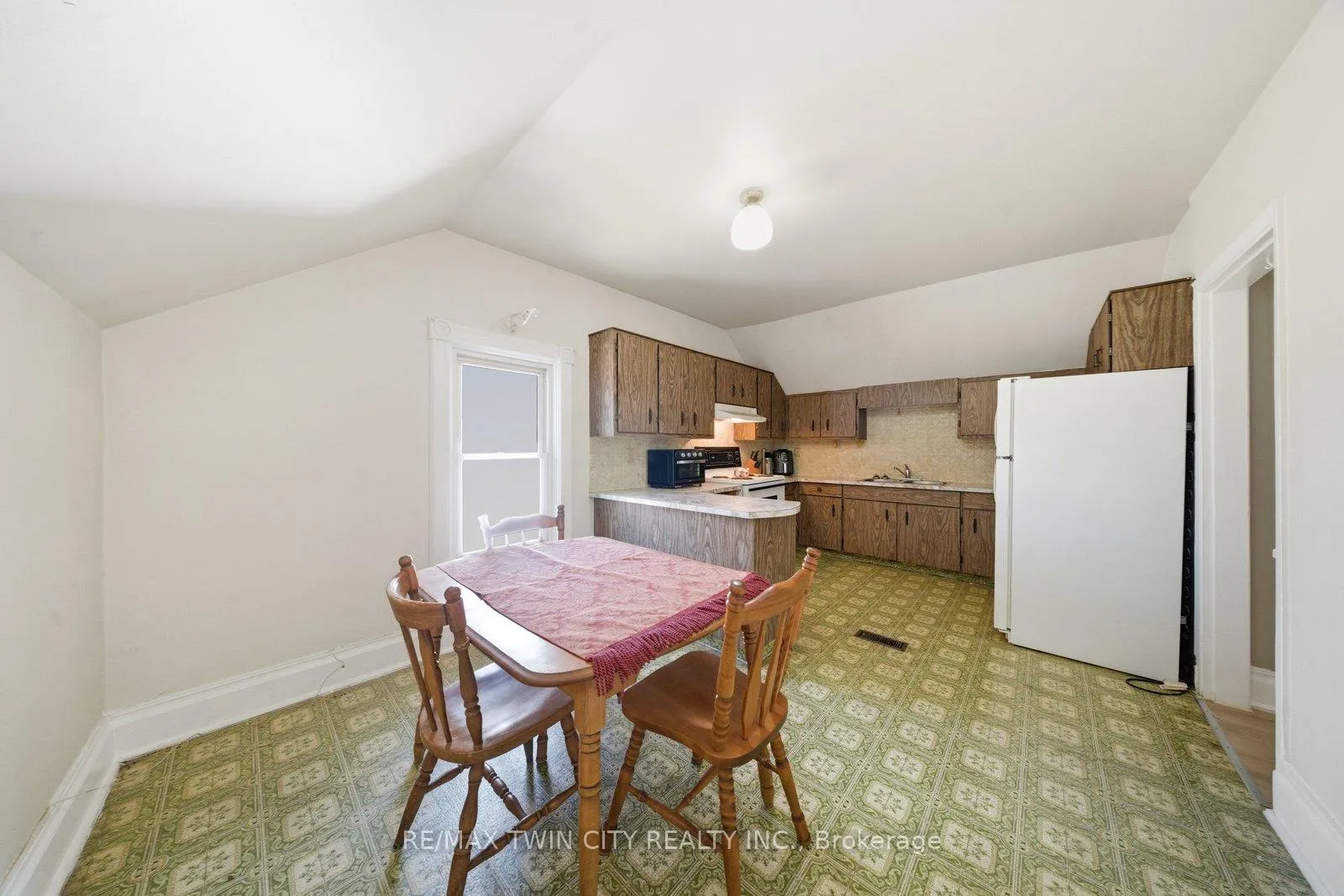 Photo 16 of 76 Brock Street, Brantford, Victoria/Arthur — HOMEH