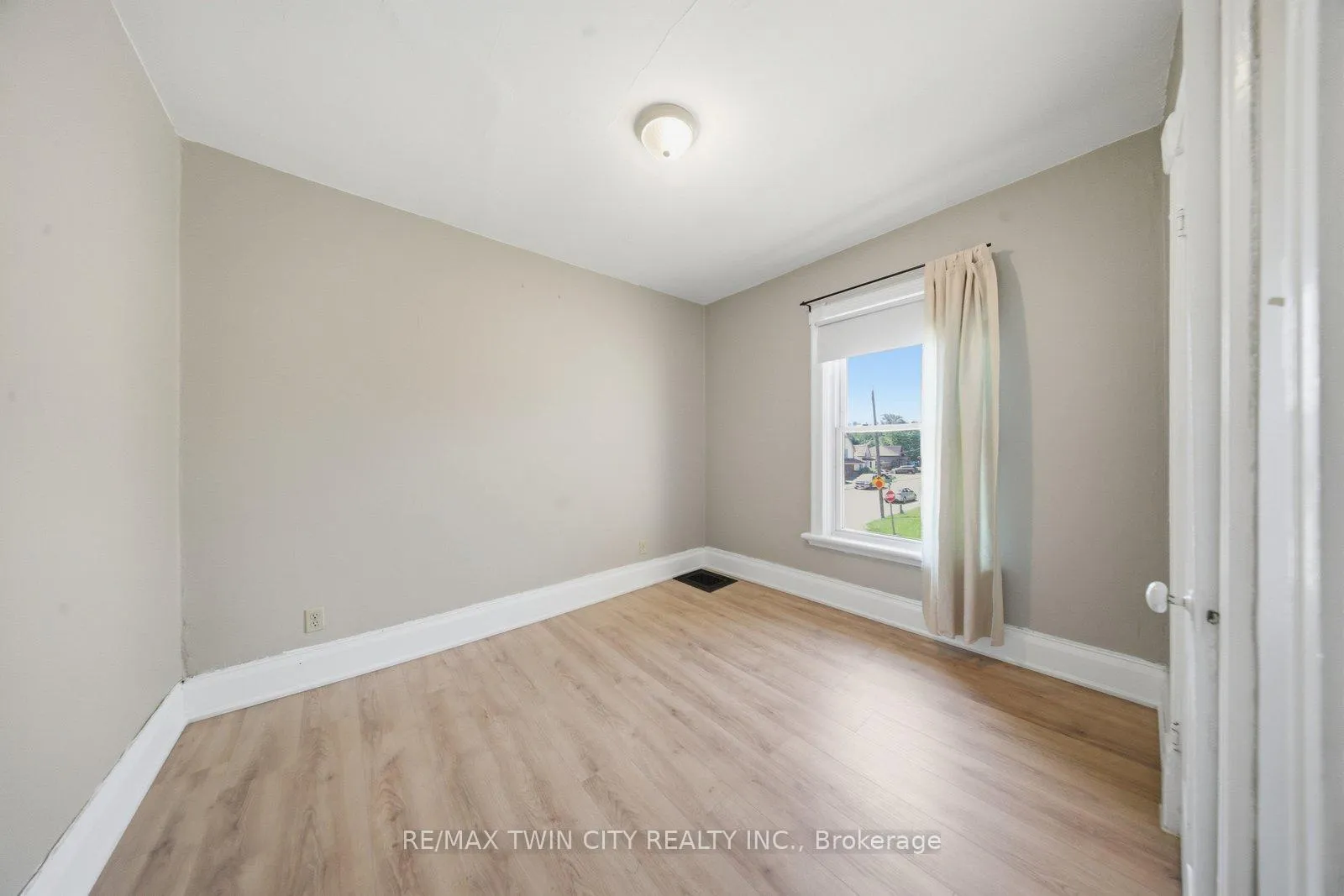 Photo 19 of 76 Brock Street, Brantford, Victoria/Arthur — HOMEH