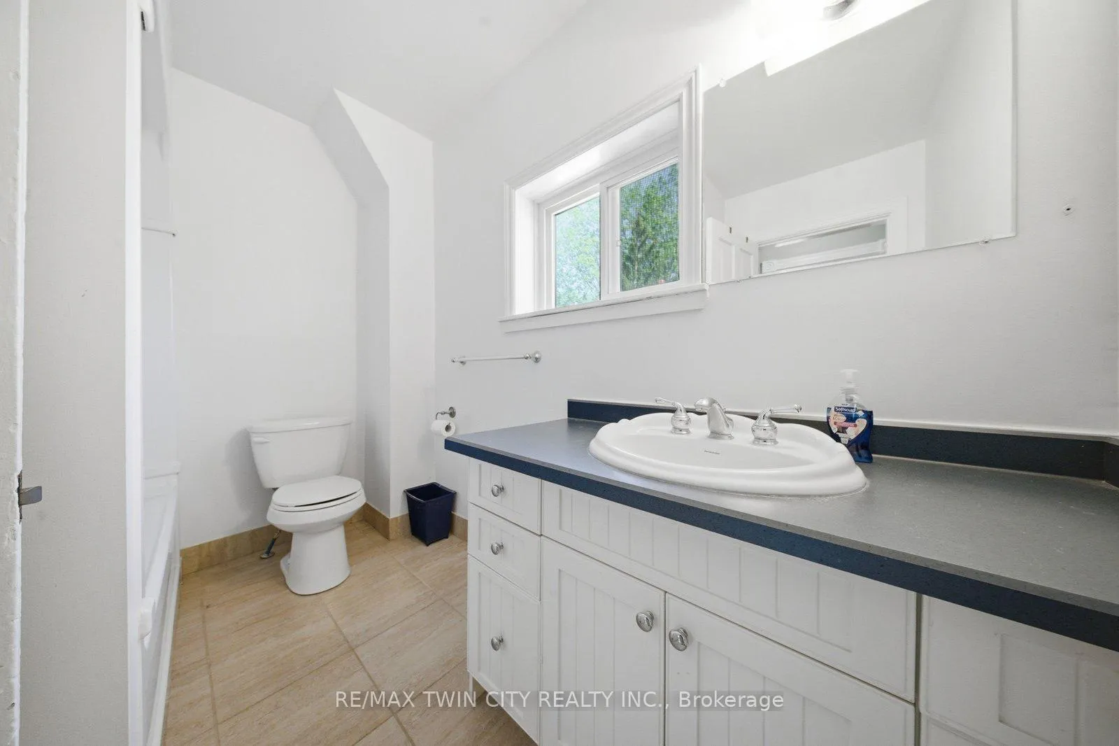 Photo 20 of 76 Brock Street, Brantford, Victoria/Arthur — HOMEH