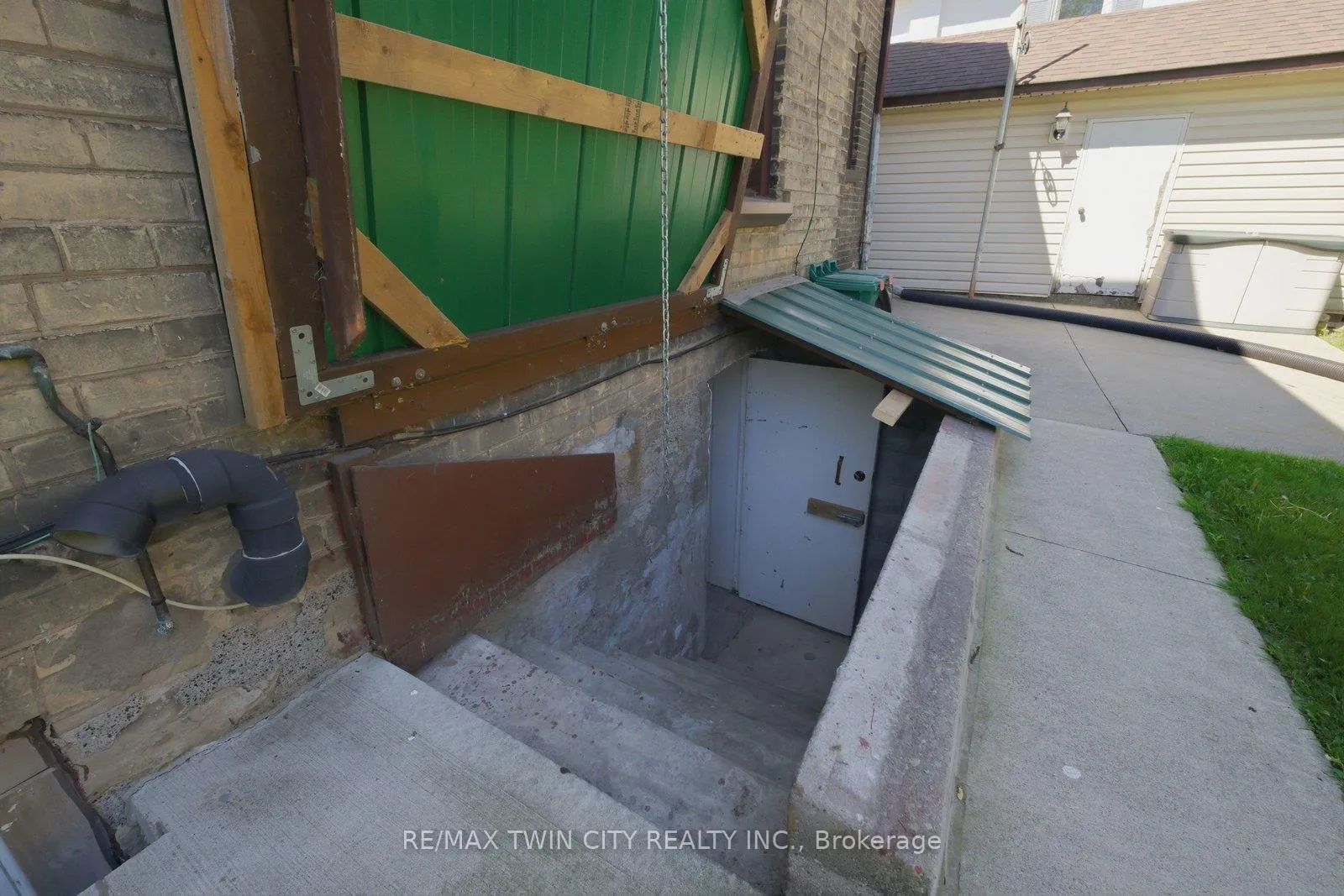 Photo 28 of 76 Brock Street, Brantford, Victoria/Arthur — HOMEH