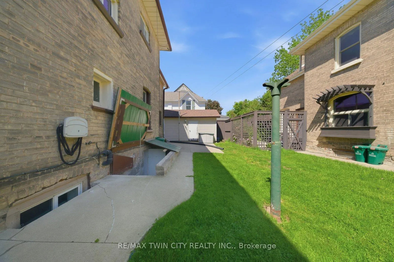 Photo 29 of 76 Brock Street, Brantford, Victoria/Arthur — HOMEH